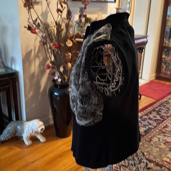 Bebe faux fur and sweater vest - Picture 4 of 6